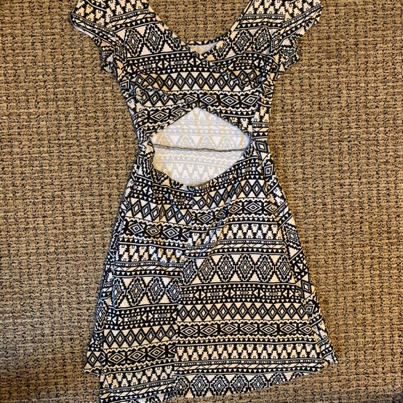 Patterned Designed Dress - Picture 6 of 7